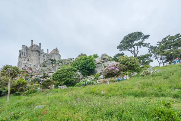 Marazion, İngiltere - Mayıs 2018: St Michaels Mount ada kale ve bahçeleri, Cornwall, İngiltere