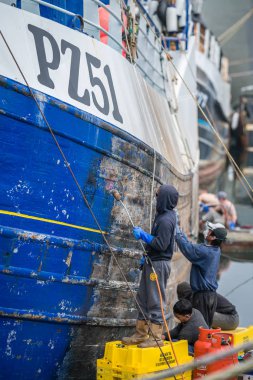 Penzance, İngiltere - Mayıs 2018: tamir, resim ve bağlantı noktası, Cornwall, İngiltere'de büyük tekne kaynak erkekler