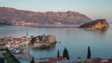 Bir gün batımının Budva eski şehir, Karadağ üzerinden video lapse Time