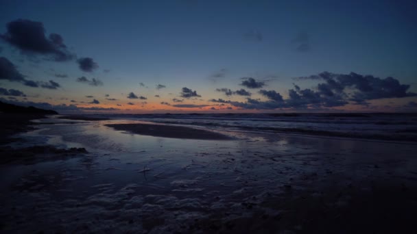 Video Una Puesta Sol Sobre Playa Del Mar Sarbinowo Mar — Vídeos de Stock