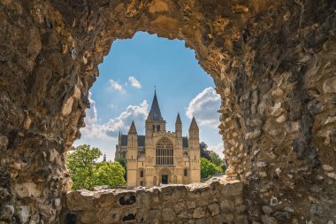 Muhteşem Rochester Katedrali pencereden kemerli Kalesi, Kent, İngiltere