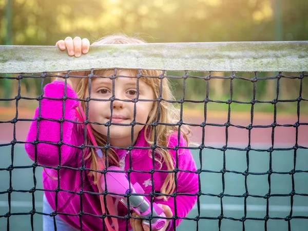 Aranyos Fiatal Kaukázusi Lány Öltözött Rózsaszín Jumper Gazdaság Játék Kamera — Stock Fotó