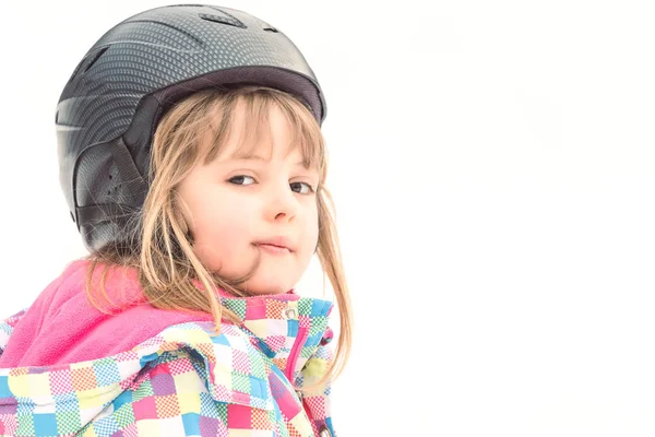 Ritratto Invernale Una Bambina Che Indossa Casco Sci Durante Lezione — Foto Stock