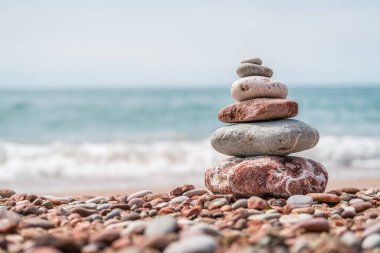 Sahilde, Karadağ sahil yığılmış taşlar yığını