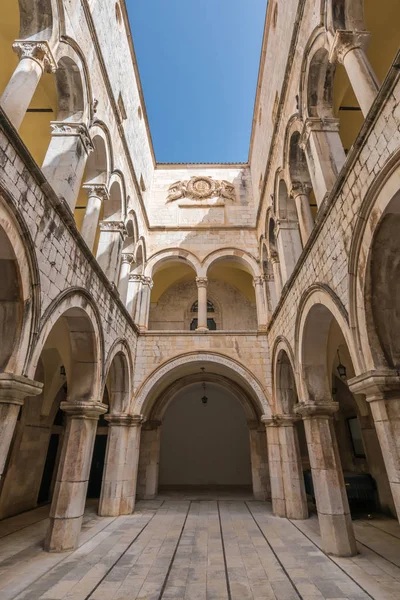 Gebogen Binnenplaats Sponza Paleis Oude Binnenstad Van Dubrovnik Kroatië — Stockfoto