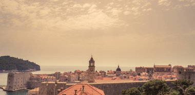 Dubrovnik, Hırvatistan - Nisan 2018: Panoramik Dubrovnik Eski kentte eski evlerin