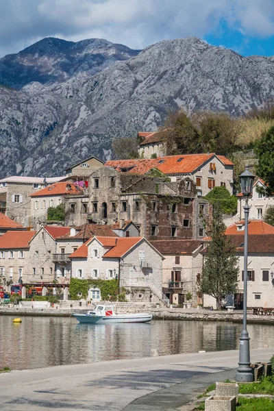 Perast Montenegro Abril 2018 Estrada Costeira Estreita Bela Cidade Perast — Fotografia de Stock
