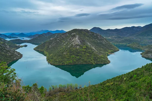 Colina Llamada Pirámide Verde Curva Del Río Rijeka Crnojevica Parque — Foto de Stock