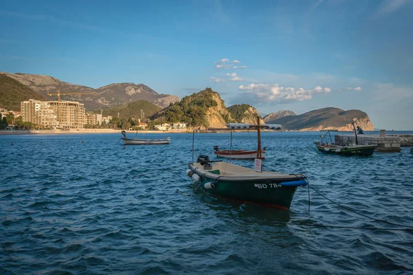 Petrovac Černá Hora Duben 2018 Motorové Lodě Zátoce Petrovace Jaře — Stock fotografie