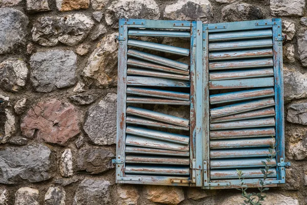 Closed Damaged Blue Wooden Window Shutter Wall Old Building — Stock Photo, Image