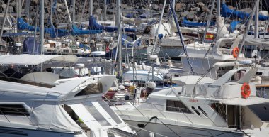 La Gomera, İspanya - Nisan 2013: Yatlar port San Sebastian de La Gomera, Kanarya Adaları