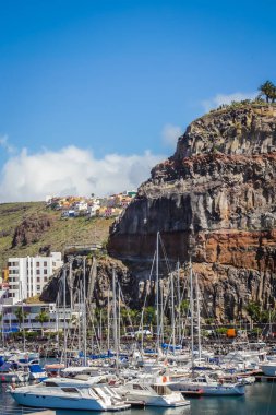San Sebastian La Gomera, İspanya - Nisan 2013: Yatlar Port, Kanarya Adaları