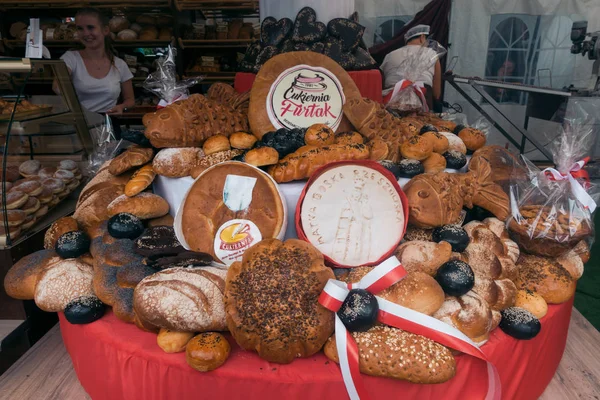 Jawor Polska Sierpień 2018 Świeżo Upieczony Chleb Sprzedaż Ulicy Stoisko — Zdjęcie stockowe