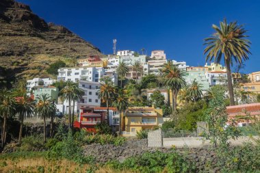 İspanya 'nın Kanarya Adaları' ndaki La Gomera adasındaki Valle Gran Rey 'deki Hillside evleri