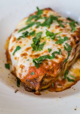 Lazanya lezzetli sığır eti dilim