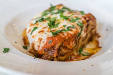 Lazanya lezzetli sığır eti dilim