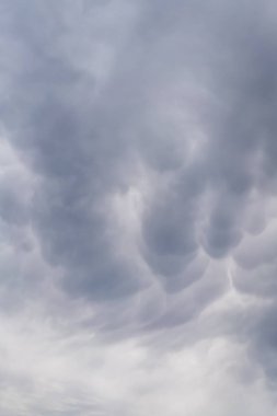 Karanlık ve dramatik fırtınalı rainclouds 