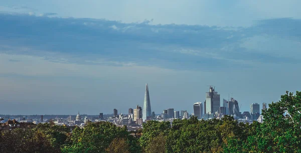 Londra şehir içinde gökdelenler Panoraması — Stok fotoğraf