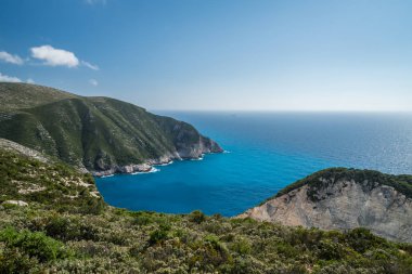 Shipwreck Cove yakınlarındaki kayalıkların görünümü