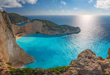 Shipwreck Koyu'ndaki kayalıkların çarpıcı manzarası 