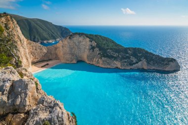 Shipwreck Koyu'ndaki kayalıkların çarpıcı manzarası 