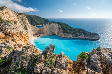 Shipwreck Koyu'ndaki kayalıkların çarpıcı manzarası 