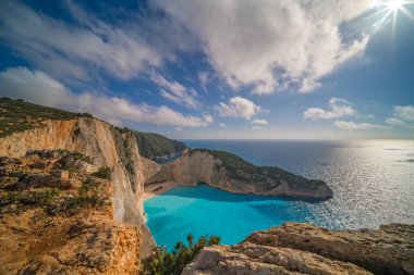 Shipwreck Koyu'ndaki kayalıkların çarpıcı manzarası