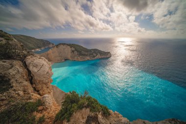 Shipwreck Koyu'ndaki kayalıkların çarpıcı manzarası
