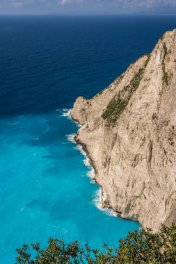 Shipwreck Cove yakınlarındaki kayalıkların görünümü