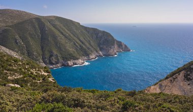 Shipwreck Cove yakınlarındaki kayalıkların görünümü