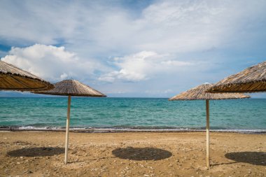 Tsilivi Plajı'nda güneşlikler