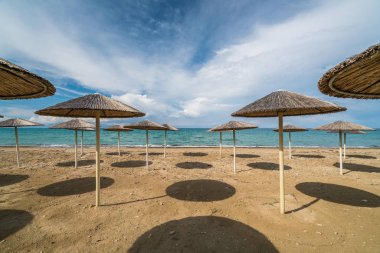 Tsilivi Plajı'nda güneşlikler