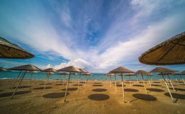 Tsilivi Plajı'nda güneşlikler