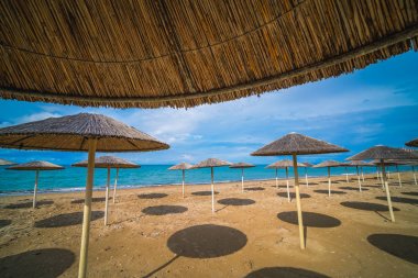 Tsilivi Plajı'nda güneşlikler