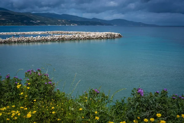 Λιμάνι και λιμάνι στον κόλπο των Αλυκές στη Ζάκυνθο — Φωτογραφία Αρχείου