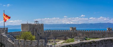 Kale Samuil duvarlarının panoramik görünümü