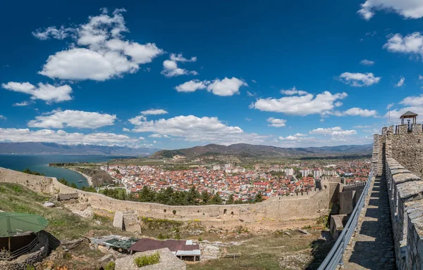 Pohled na Ochridské město, viděného z hradu Samuil — Stock fotografie