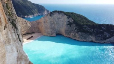 Zante Adası'nda yaz aylarında Shipwreck Cove kayalıkların çarpıcı görünümü, Yunanistan