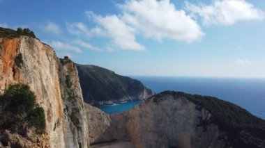 Zante Adası'nda yaz aylarında Shipwreck Cove kayalıkların çarpıcı görünümü, Yunanistan