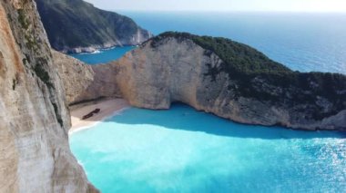 Zante Adası'nda yaz aylarında Shipwreck Cove kayalıkların çarpıcı görünümü, Yunanistan