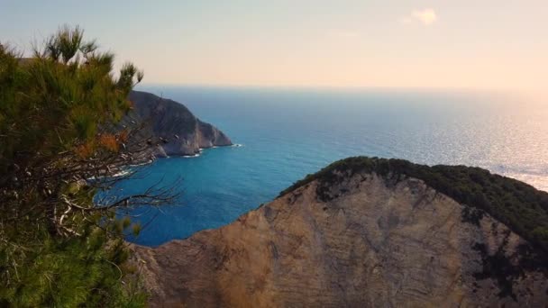 Vue imprenable sur les falaises de Shipwreck Cove en été sur l'île de Zante, Grèce 