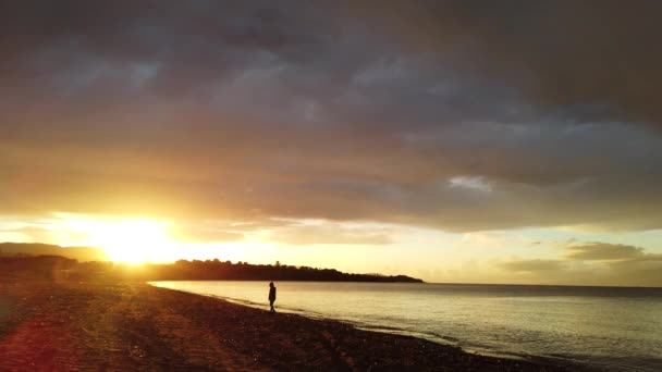 Liten Flicka Kul Tsilivi Stranden Skymning Sommaren Zante Island Grekland — Stockvideo