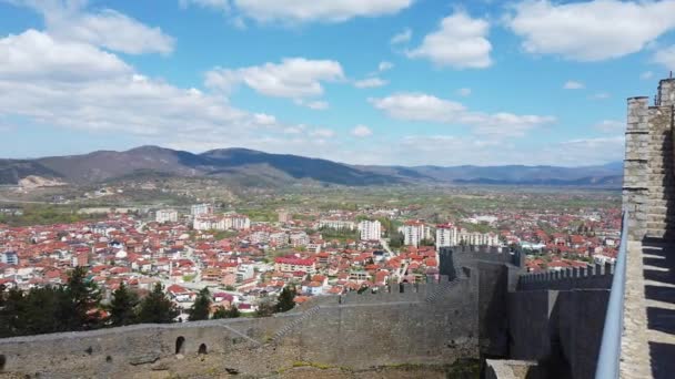 从马其顿共和国萨穆伊尔城堡看到的奥赫里德镇景观 — 图库视频影像