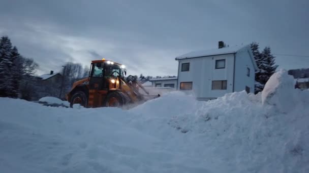 Erőteljes Hókotrás Elszámolási Parkolóhely Tromso Város Télen Norvégia — Stock videók