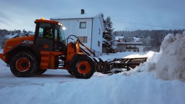 冬のトロムソの町の強力な除雪駐車場 ノルウェー — ストック動画