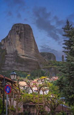 Kastraki köyünde etkileyici kaya oluşumları.