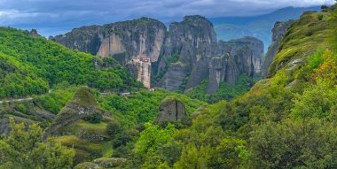Roussanou Manastırı'nın panoramik manzarası