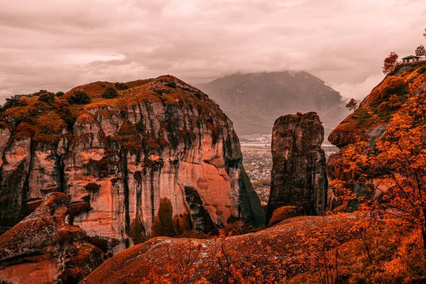 Niesamowity krajobraz doliny w Meteora — Zdjęcie stockowe