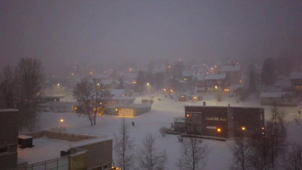 Zware Sneeuwval Sneeuwstorm Woonwijk Van Tromsø Schemering Noorwegen — Stockvideo