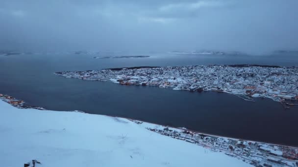 挪威北部冬季特罗姆瑟市的鸟瞰图 — 图库视频影像